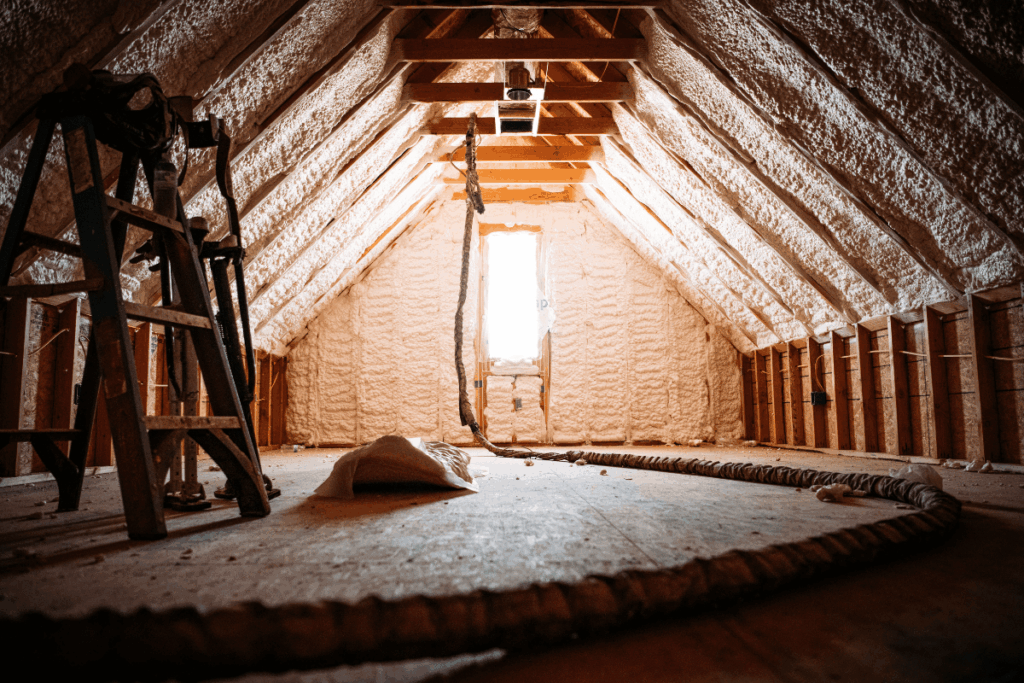 Chambre sous les toits avec velux et charpente apparente Vichy